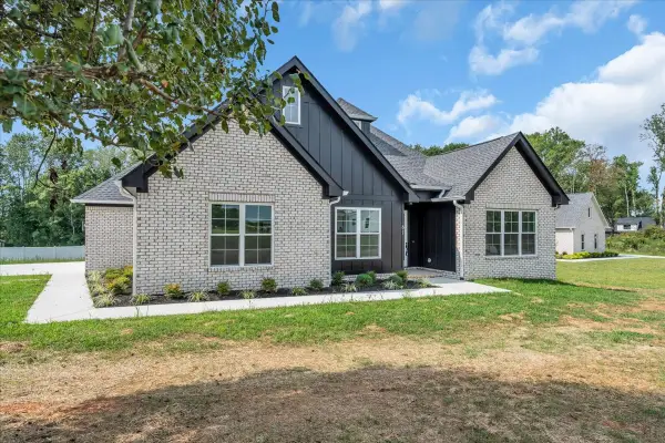 61 Hickory Grove Dr, Morrison, TN 37357
