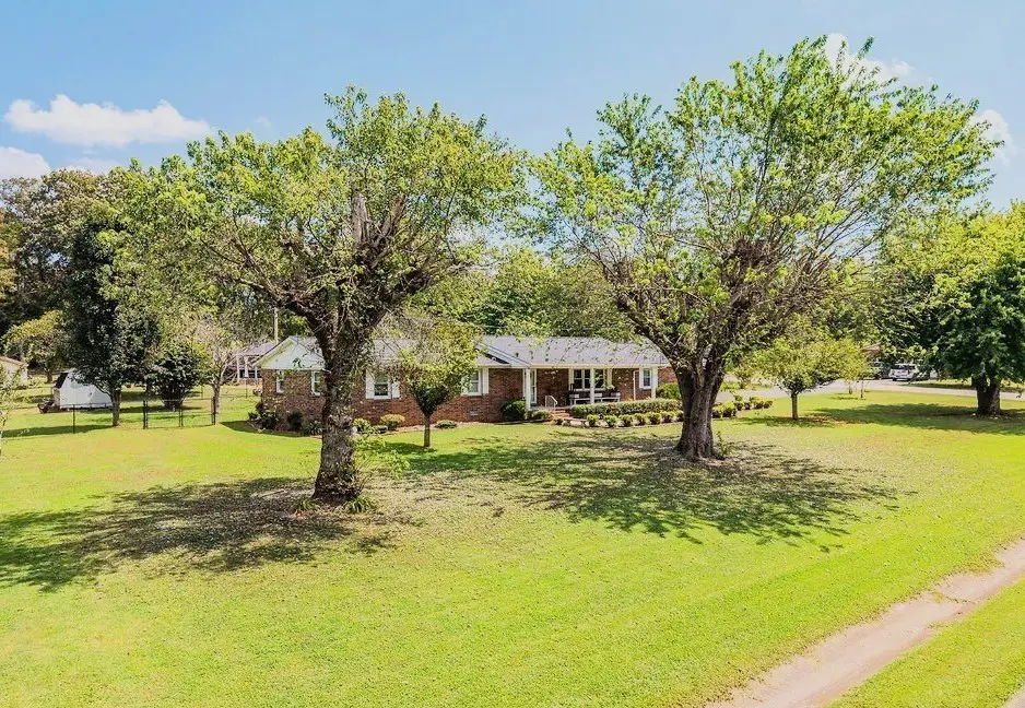 156 S Arrowhead Dr, McMinnville, TN 37110 - #1