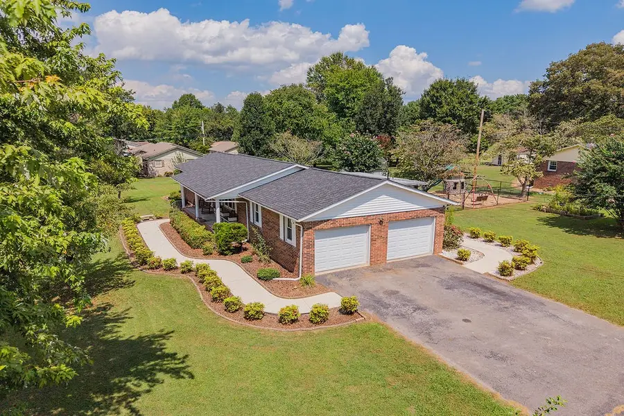156 S Arrowhead Dr, McMinnville, TN 37110 - #2