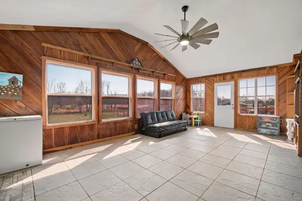 324 Laster Holman Rd, Decherd, TN 37324