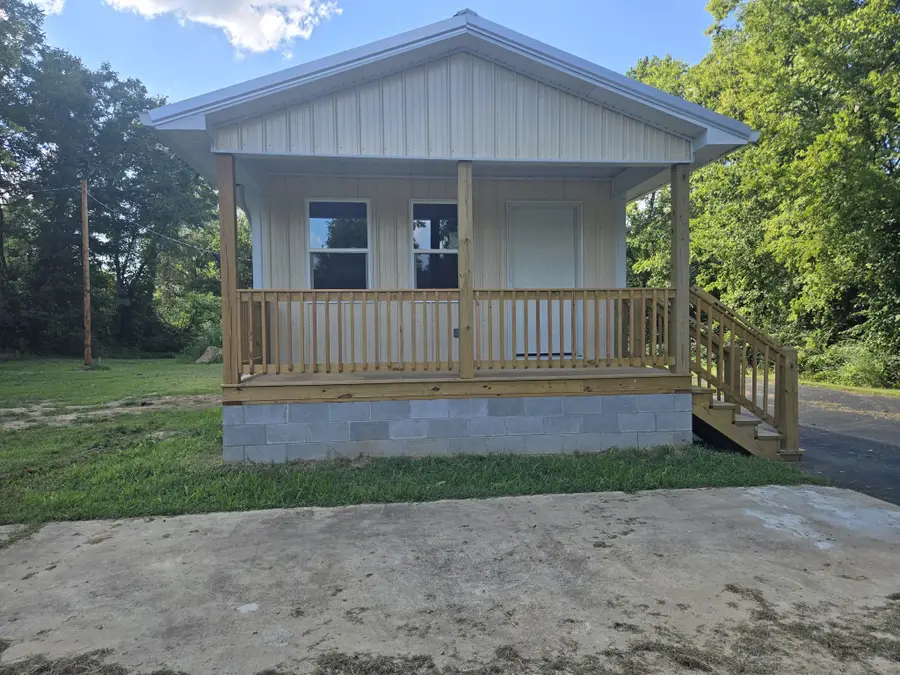 105 Fairground Dr, Waverly, TN 37185 - #2