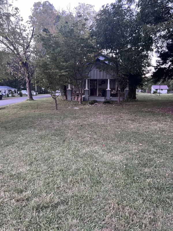 308 E Market St, Decherd, TN 37324