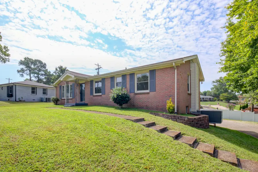 2128 Memorial Dr, Clarksville, TN 37043 - #2