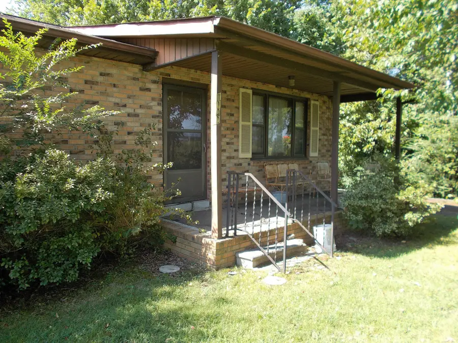 1103 W Railroad St, Dickson, TN 37055 - #2