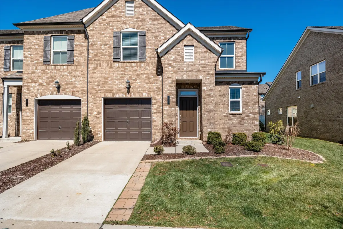 416 Deveron Dr, Gallatin, TN 37066 - #1