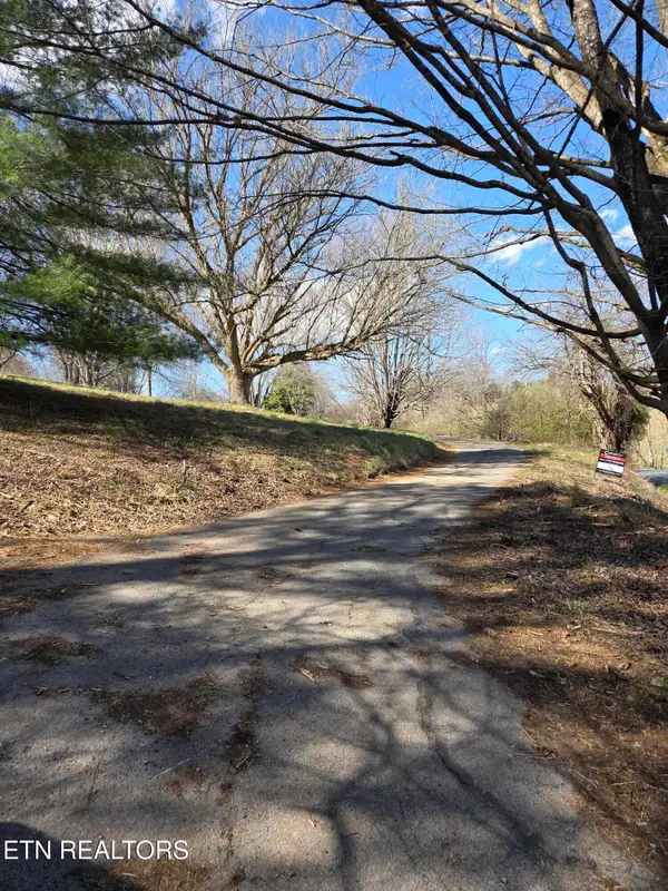 985 Rangewood Rd, Piney Flats, TN 37686