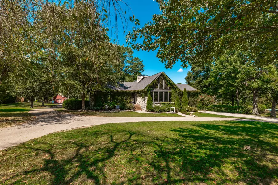 559 Forest Retreat Rd, Hendersonville, TN 37075 - #2