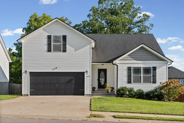 1807 Rains Rd, Clarksville, TN 37042
