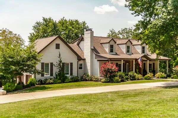 1048 Hillview Dr, Hendersonville, TN 37075