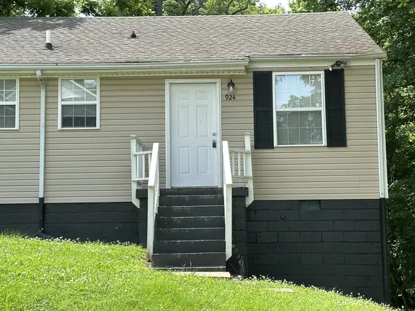 928 Woody Hills Dr, Clarksville, TN 37040