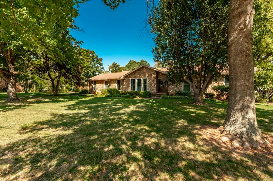 1097 Lakeshore Dr, Gallatin, TN 37066 - #2