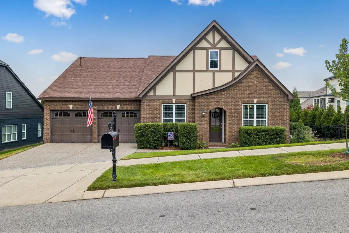 379 Alfred Ladd Rd E, Franklin, TN 37064 - #1