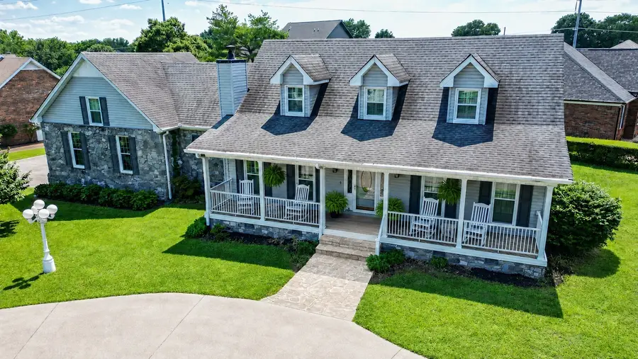 131 Stonehouse Dr, Gallatin, TN 37066 - #2