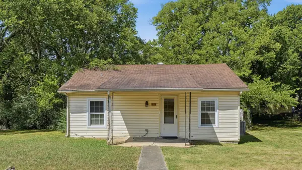 612 Moyers Ave, Fayetteville, TN 37334