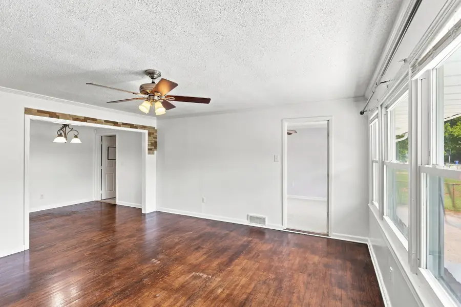 203 Rebecca Ln, Clarksville, TN 37042 - #2