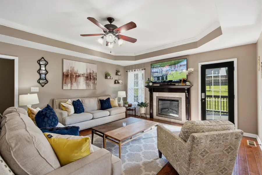 615 Glenstone Springs Dr, Clarksville, TN 37043 - #2