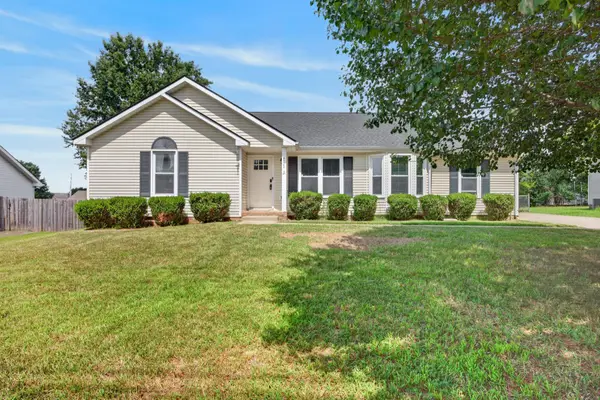 1733 Crestview Dr, Clarksville, TN 37042