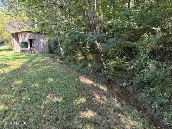 204 Hughes Hollow Rd, Vonore, TN 37885