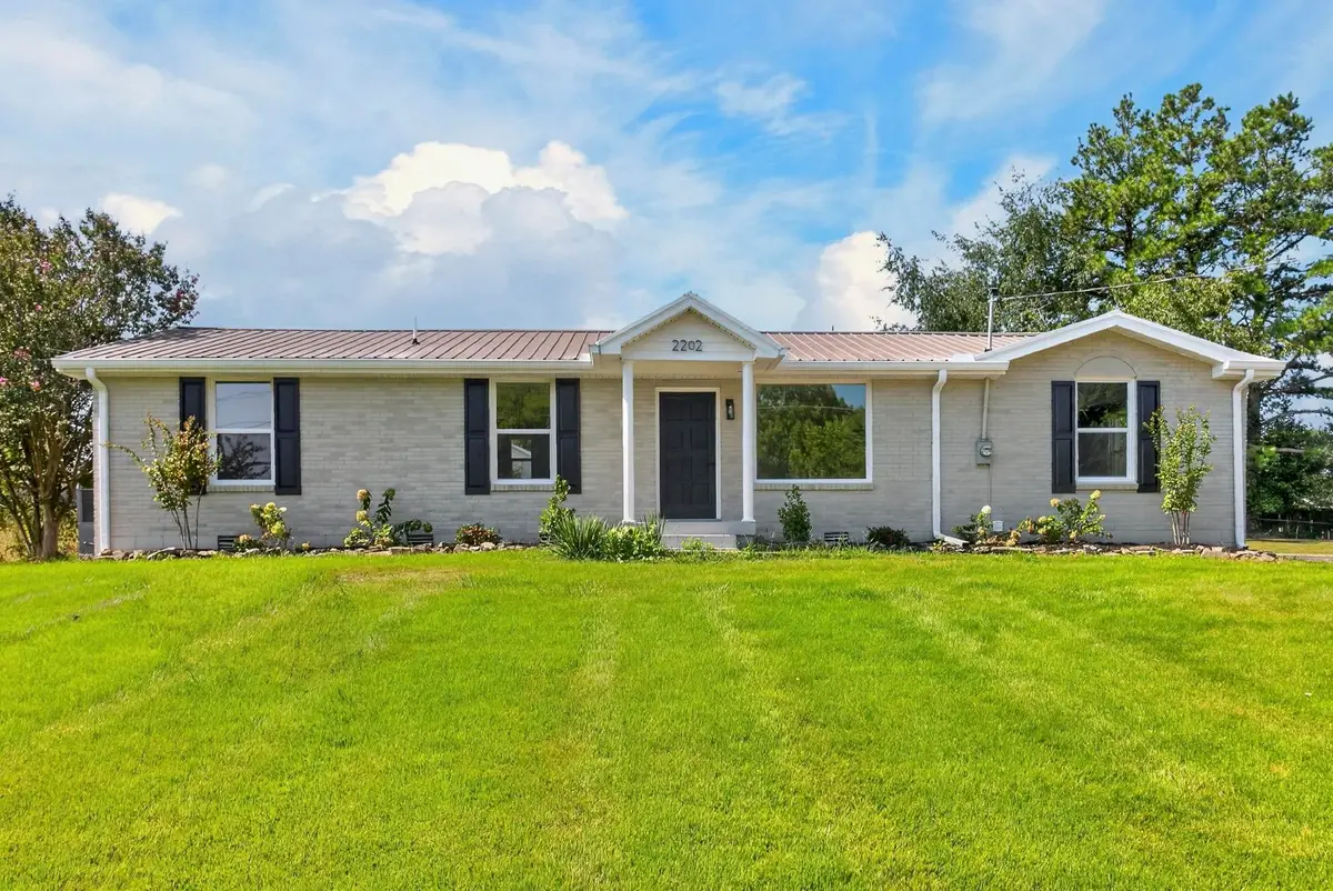 2202 Lynwood Dr, Greenbrier, TN 37073 - #1