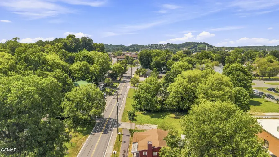 416 Eastgate Road, Sevierville, TN 37862 - #2