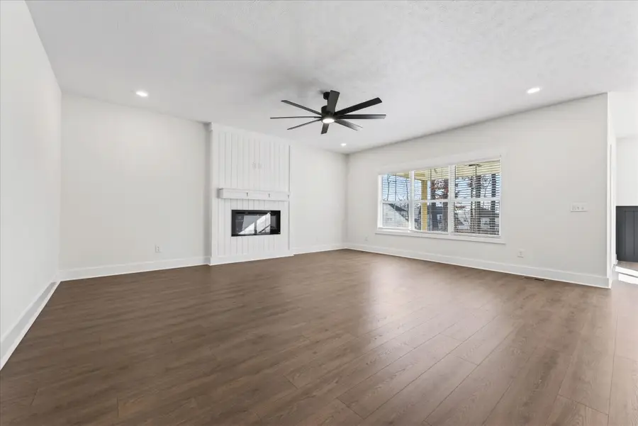 982 Alton Dr, Clarksville, TN 37043 - #2