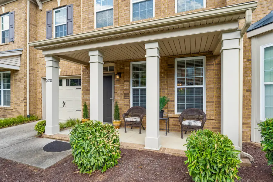 2058 Traemoor Village Dr, Nashville, TN 37209 - #2