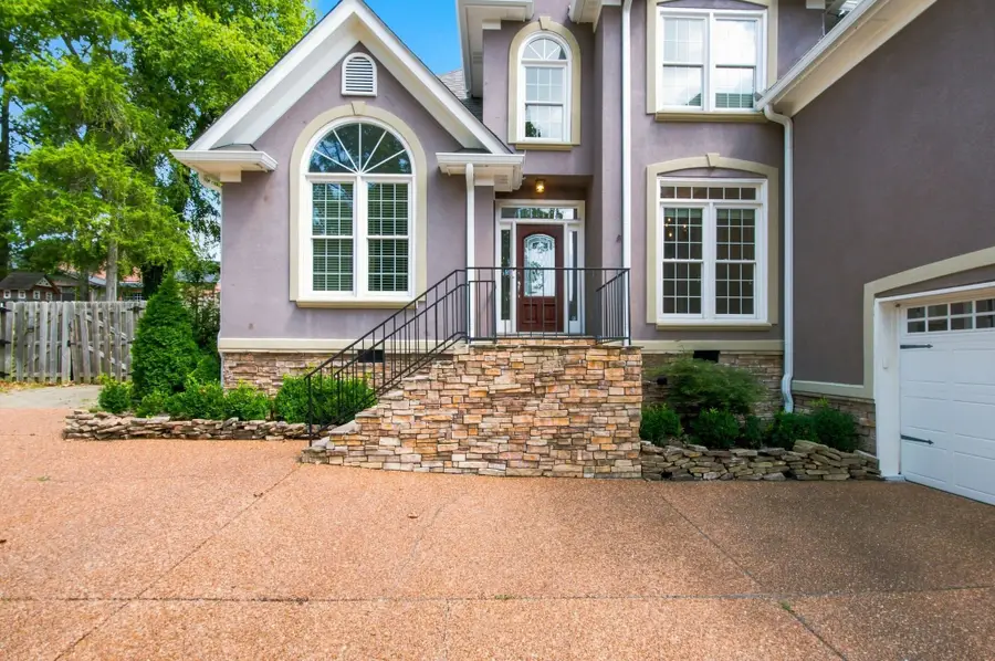 512 Crofton Park Ln, Franklin, TN 37069 - #2