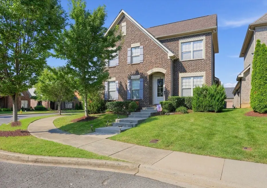 1099 Paddock Park Cir, Gallatin, TN 37066 - #1