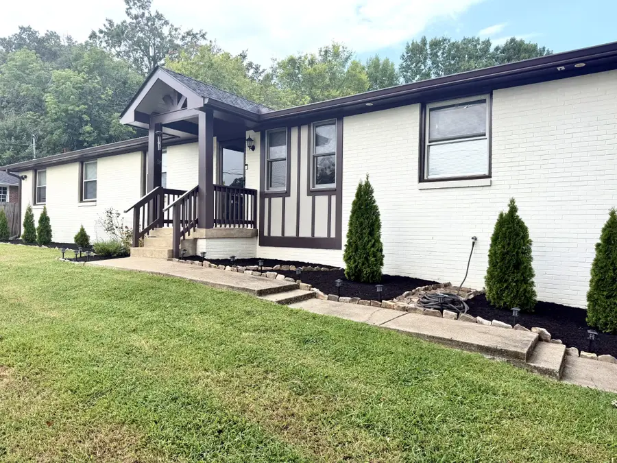 233 Riverwood Dr, Hendersonville, TN 37075 - #2