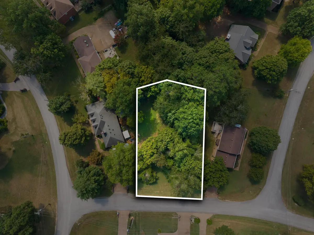 402 Allison Ct, Kingston Springs, TN 37082 - #1