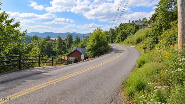 616 Wiley Oakley Drive, Gatlinburg, TN 37738