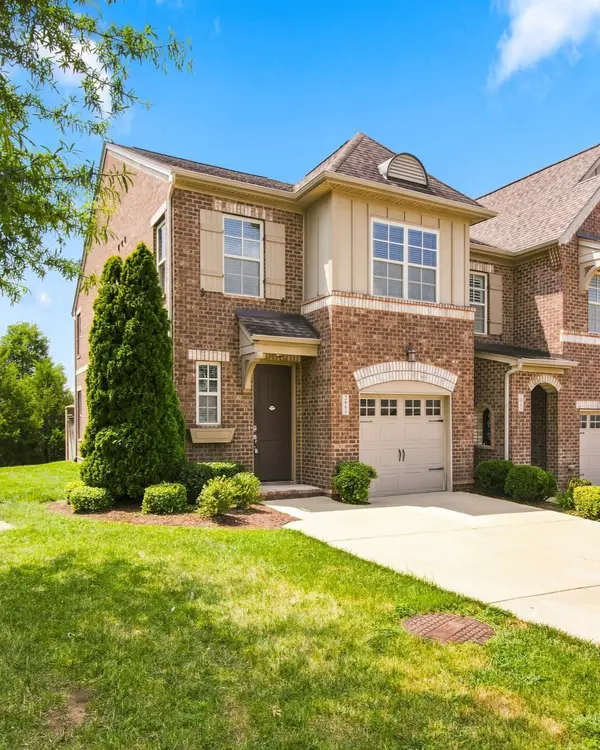 2065 Newark Ln, Thompsons Station, TN 37179