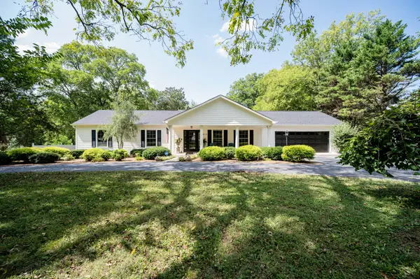 810 Cumberland Dr, Winchester, TN 37398