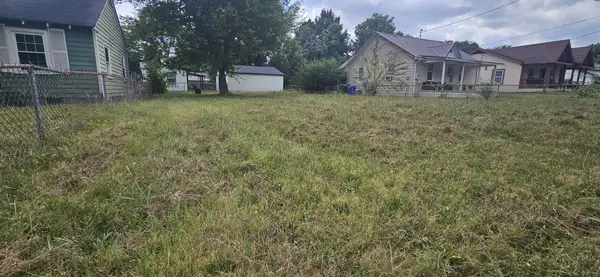318 E 16th St, Columbia, TN 38401