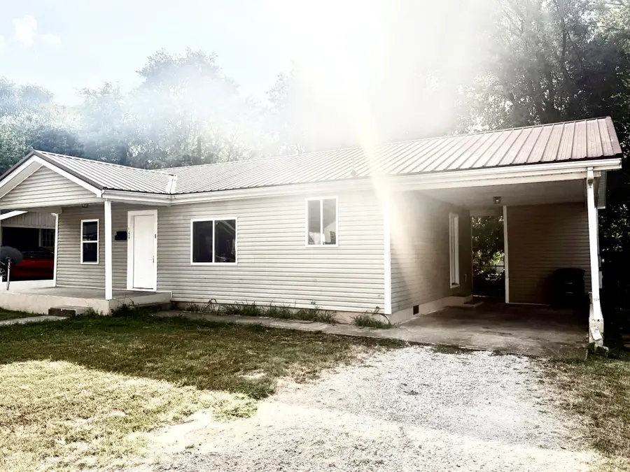 155 N Kentucky Ave, Hopkinsville, KY 42240 - #2