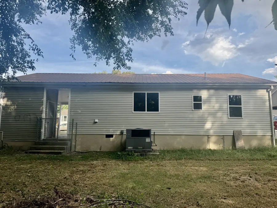 155 N Kentucky Ave, Hopkinsville, KY 42240 - #3