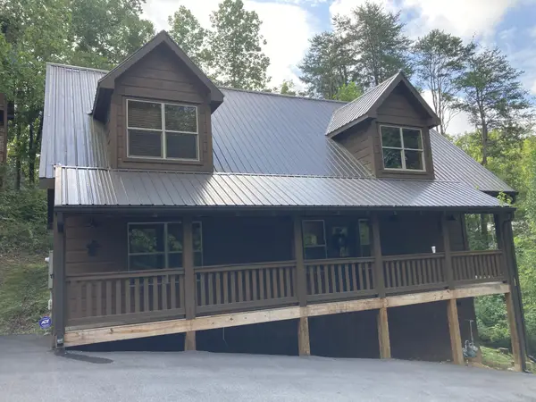 2809 Barefoot Pass Way, Pigeon Forge, TN 37863