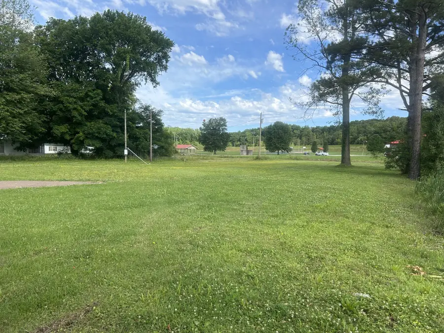 90 Creek St, Big Sandy, TN 38221 - #3
