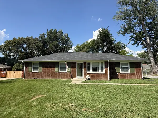 21 Concord Dr, Clarksville, TN 37042