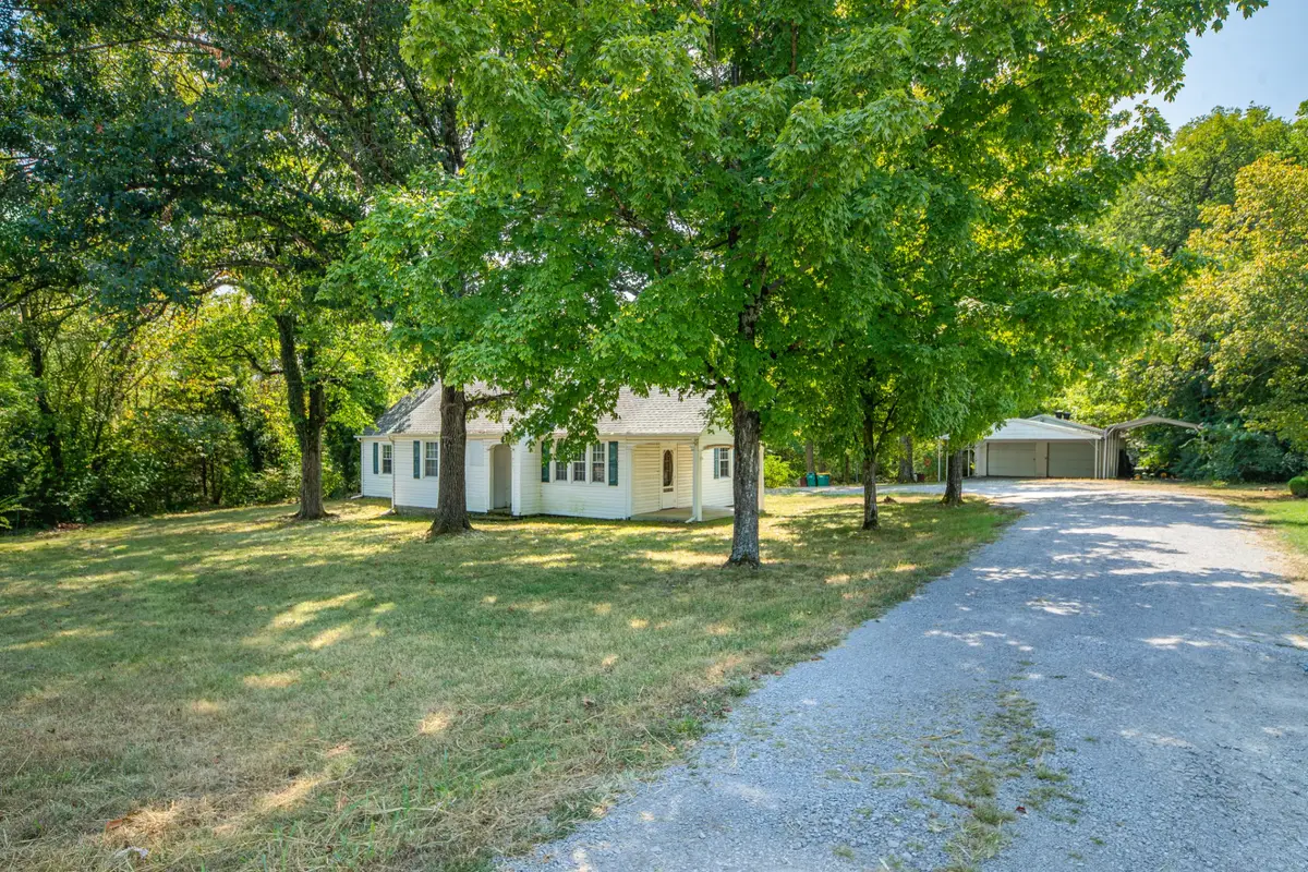 917 W Commerce St, Lewisburg, TN 37091 - #1