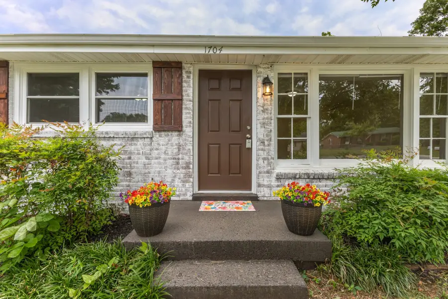 1704 Woodside Dr, Springfield, TN 37172 - #2