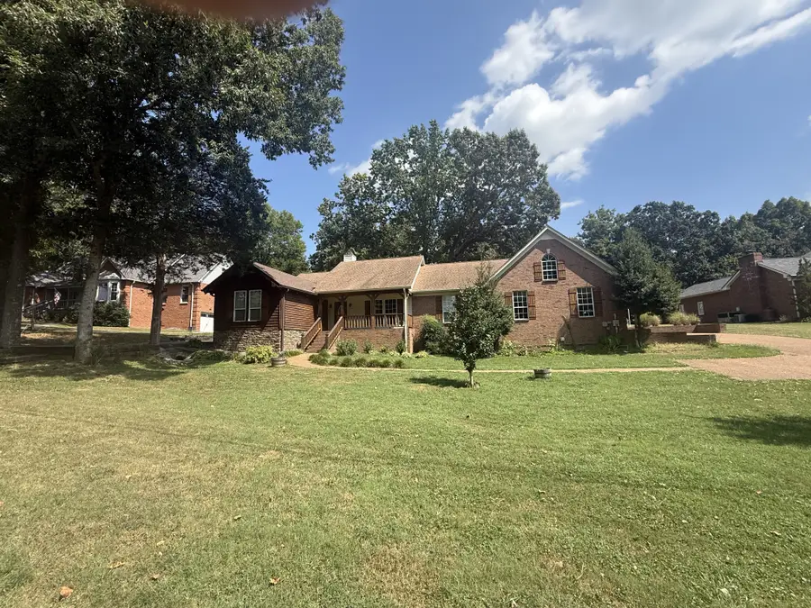 512 Tyler Ct, Cottontown, TN 37048 - #2
