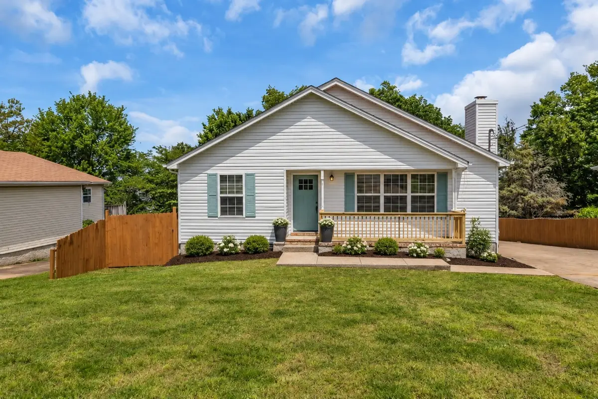 240 Lake Forest Dr, La Vergne, TN 37086 - #1