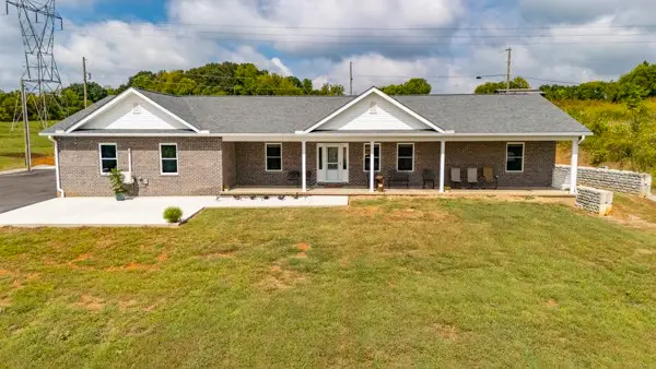 1385 Valley Home Rd, Dandridge, TN 37725