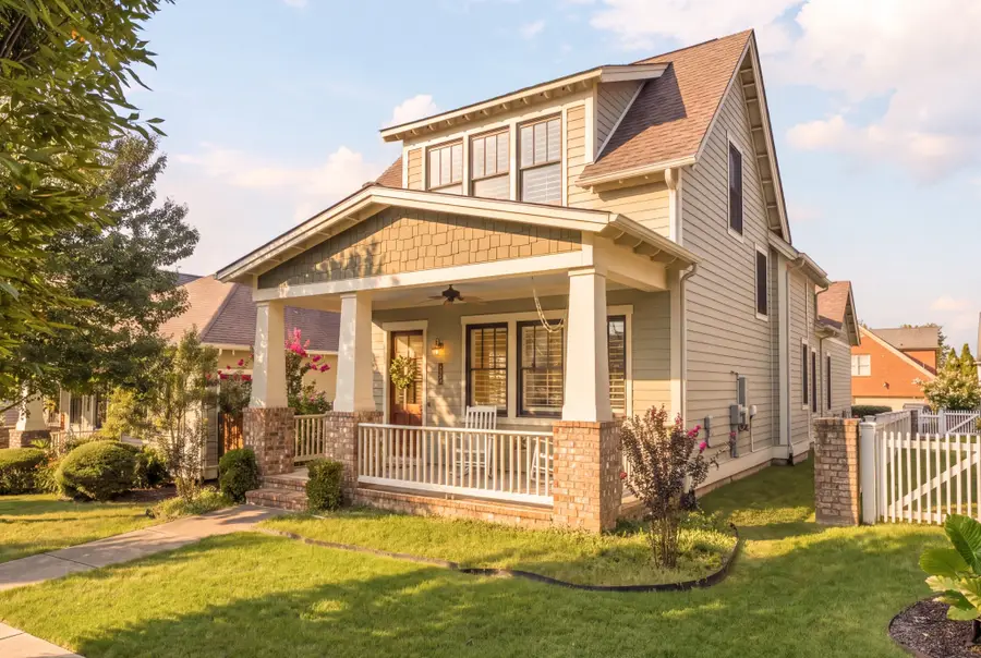1048 Rochelle Ave, Thompsons Station, TN 37179 - #2