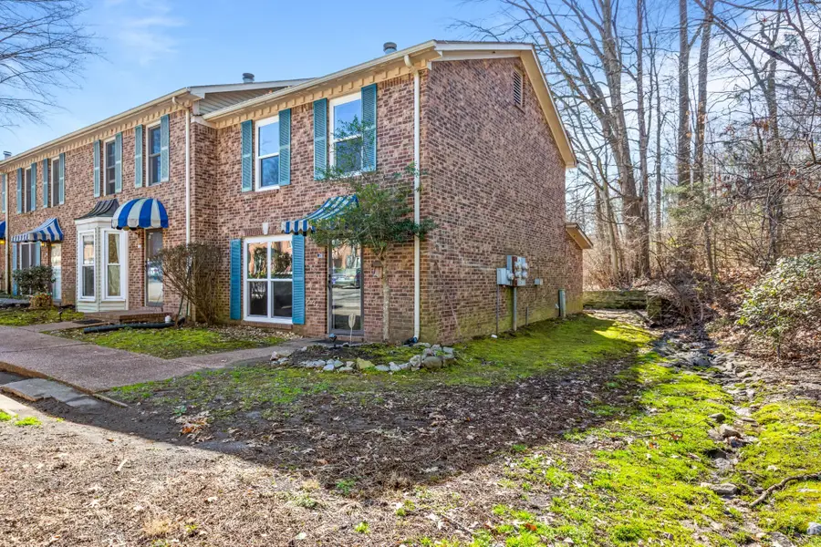 513 Williamsburg Dr, Nashville, TN 37214 - #2