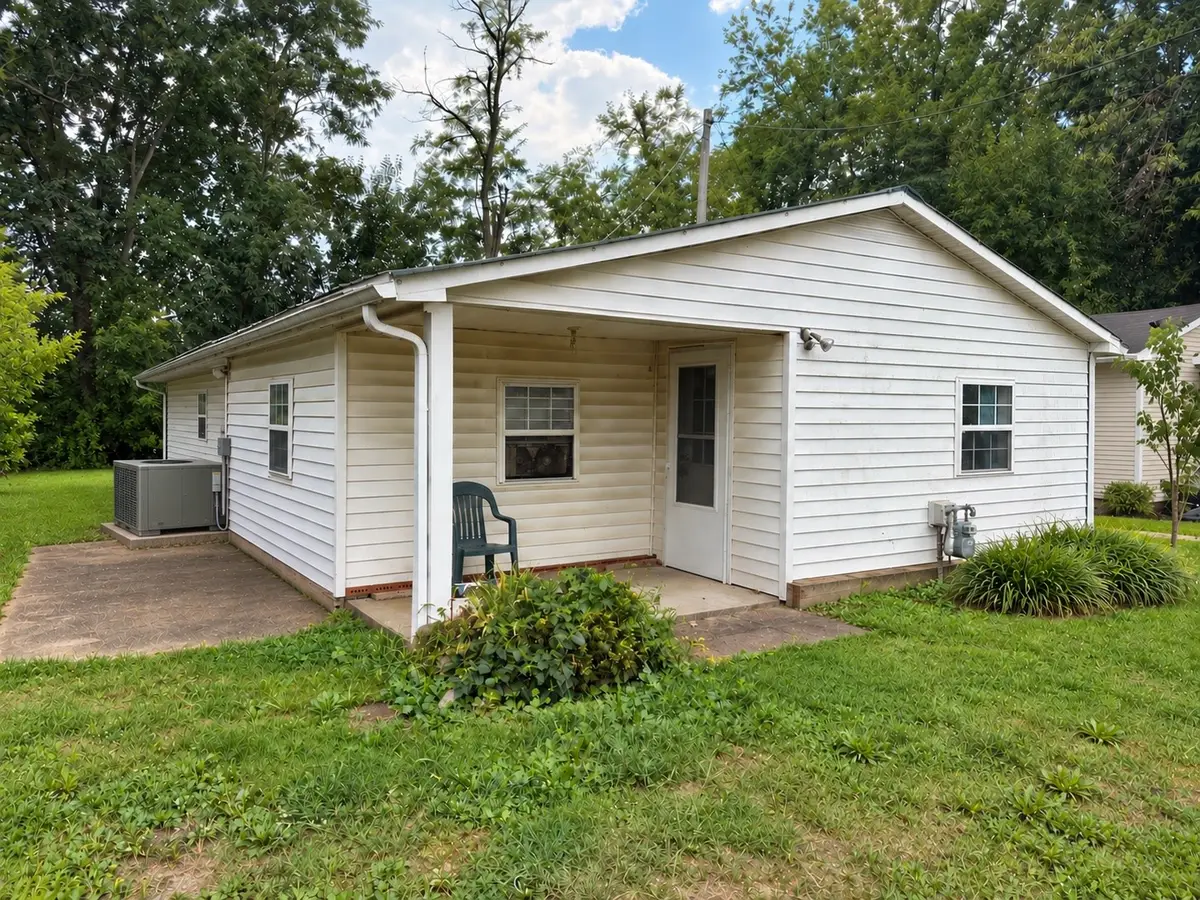 406 W Mcglothlin St, Portland, TN 37148 - #1