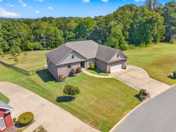 814 Iron Wood Cir, Clarksville, TN 37043