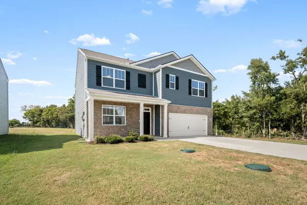 9039 Copenhagen Dr, Murfreesboro, TN 37129
