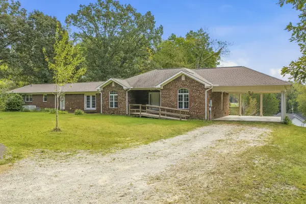 221 Dickson Ln, Parsons, TN 38363